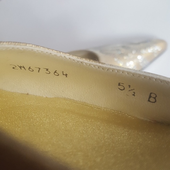 Stuart Weitzman Slingback Pumps - Low heeled. - Picture 8 of 8